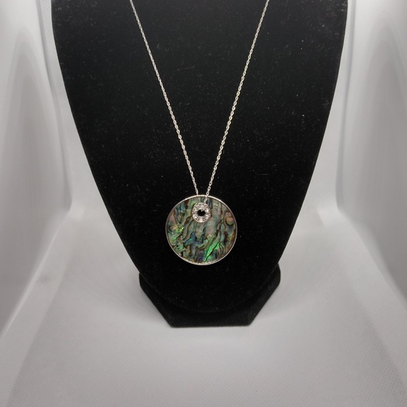 Natural abalone circle pendant necklace - Picture 3 of 3